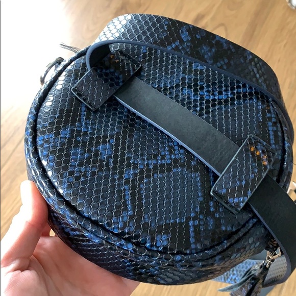 ๐HP๐Faux leather navy belt bag and crossbody - Picture 7 of 10